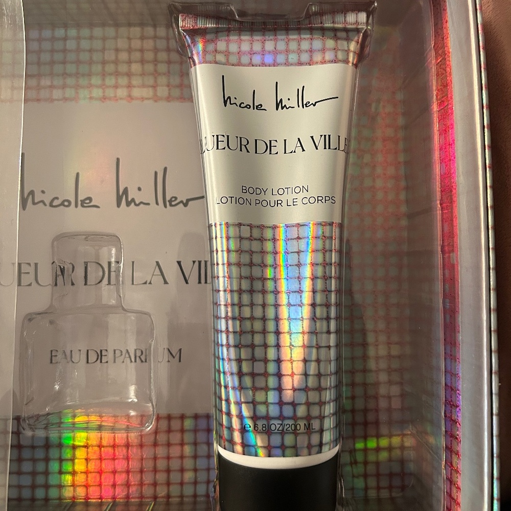 Nicole Miller Lueur De La Vile body lotion